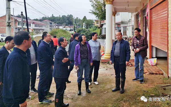 马咏梅到青树镇检查督导防汛工作