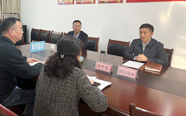 杨守奎到区信访局坐班接访