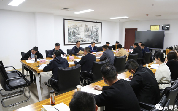 区政府召开党组会议