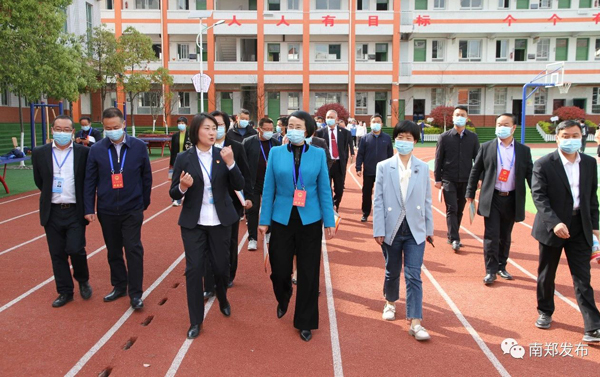 区人大常委会对全区贯彻落实《中华人民共和国未成年人保护法》审议意见进行视察调研