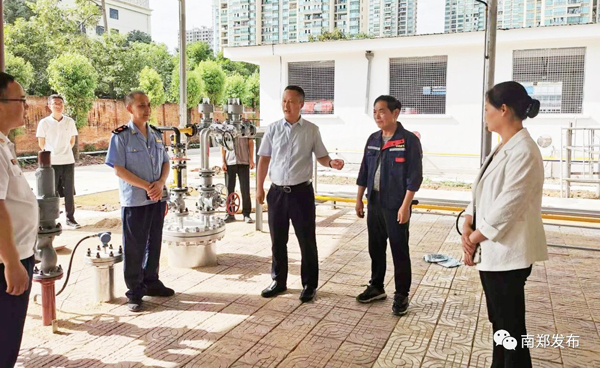 王志伟督导检查燃气、消防和食品安全工作