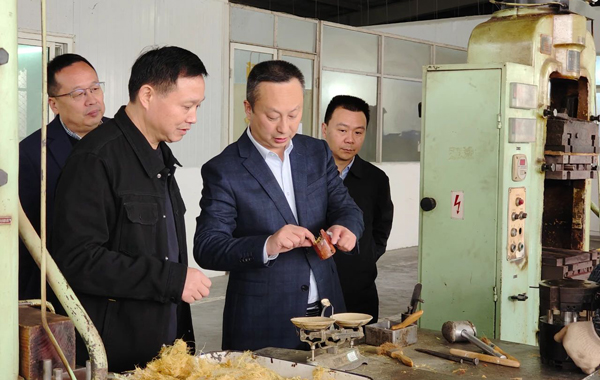 王志伟走访调研重点规上企业